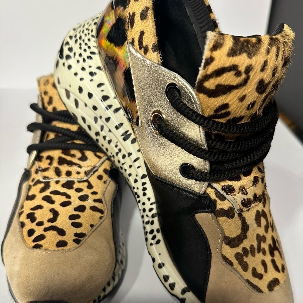 Leopard Print Sneakers with Black Laces steve madden size 7.5 pre owned - Picture 4 of 7